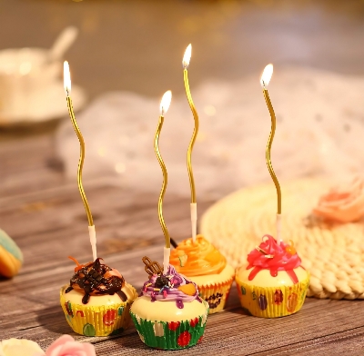 Picture of Spiral Twisty Gold Long Stick Metallic Candle for Birthday, Wedding Party, and Cake Decoration - (Pack of 06 Pcs) - Gold