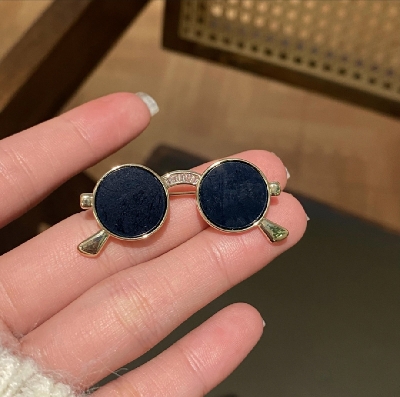 Picture of Elegant Rhinestone Wheat Brooches Simple Faux Crystal Pearl Hijab Pin for Women/sunglass,Heart/Fashion Flower Brooch Hijab Pin for Women