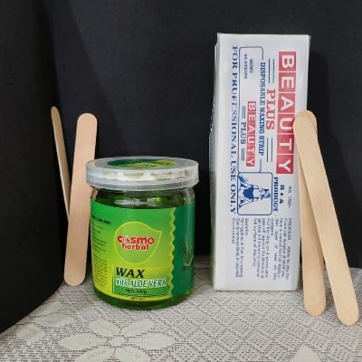 Picture of Cosmo Herbal Wax Aloe Vera with 80 piece strips and 2 piece Appliacator