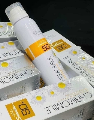 Picture of Chamomile Essence Shoothing, Moisturizing, Isolating And Protecting Sunscreen Spray SPF 50 new(Glow N Touch Beauty)