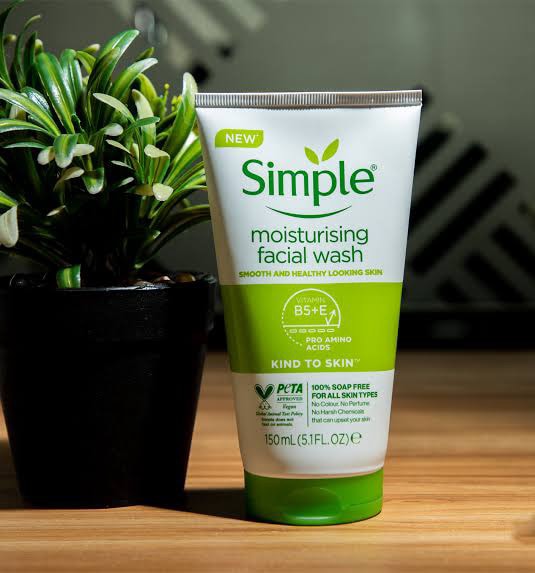 Picture of Simple Kind to Skin Moisturising Face Wash 150ml new