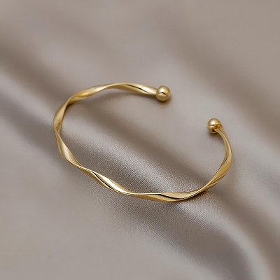 Picture of Classic Premium Retro Style Twisted Twist Metal Bracelet for Women