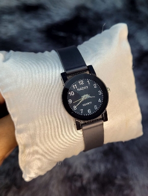 Picture of Black Belt Simple Women Small Dial Watch Sweet Leather Strap Wrist Watches Gift