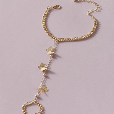 Picture of Exclusive Golden Stylish Bracelet Fashion Hand Finger Ring Types Bracelet Women