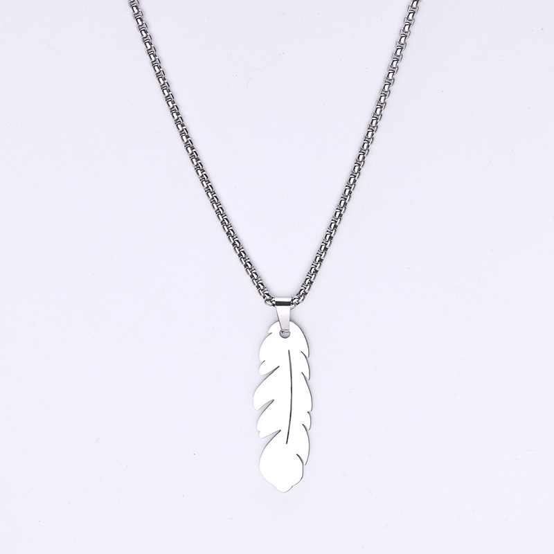 Picture of Men's Necklace Stainless Steel with Lucky Leaf  Pendant and SilverChain  Stainless Steel