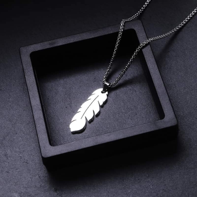 Picture of Men's Necklace Stainless Steel with Lucky Leaf  Pendant and SilverChain  Stainless Steel