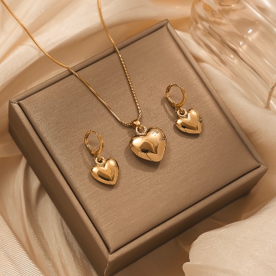 Picture of Fashion Golden Heart Pendant Earrings Necklace Bracelet Jewelry Set