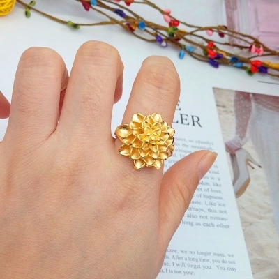 Picture of Vintage Look Gold Plated Flower Ring - Durable & Comfortable