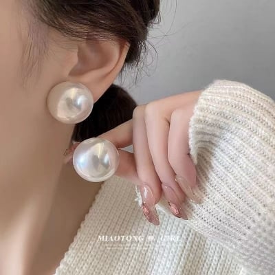 Picture of Korean Fashion Simple Big Pearl Stud Earrings