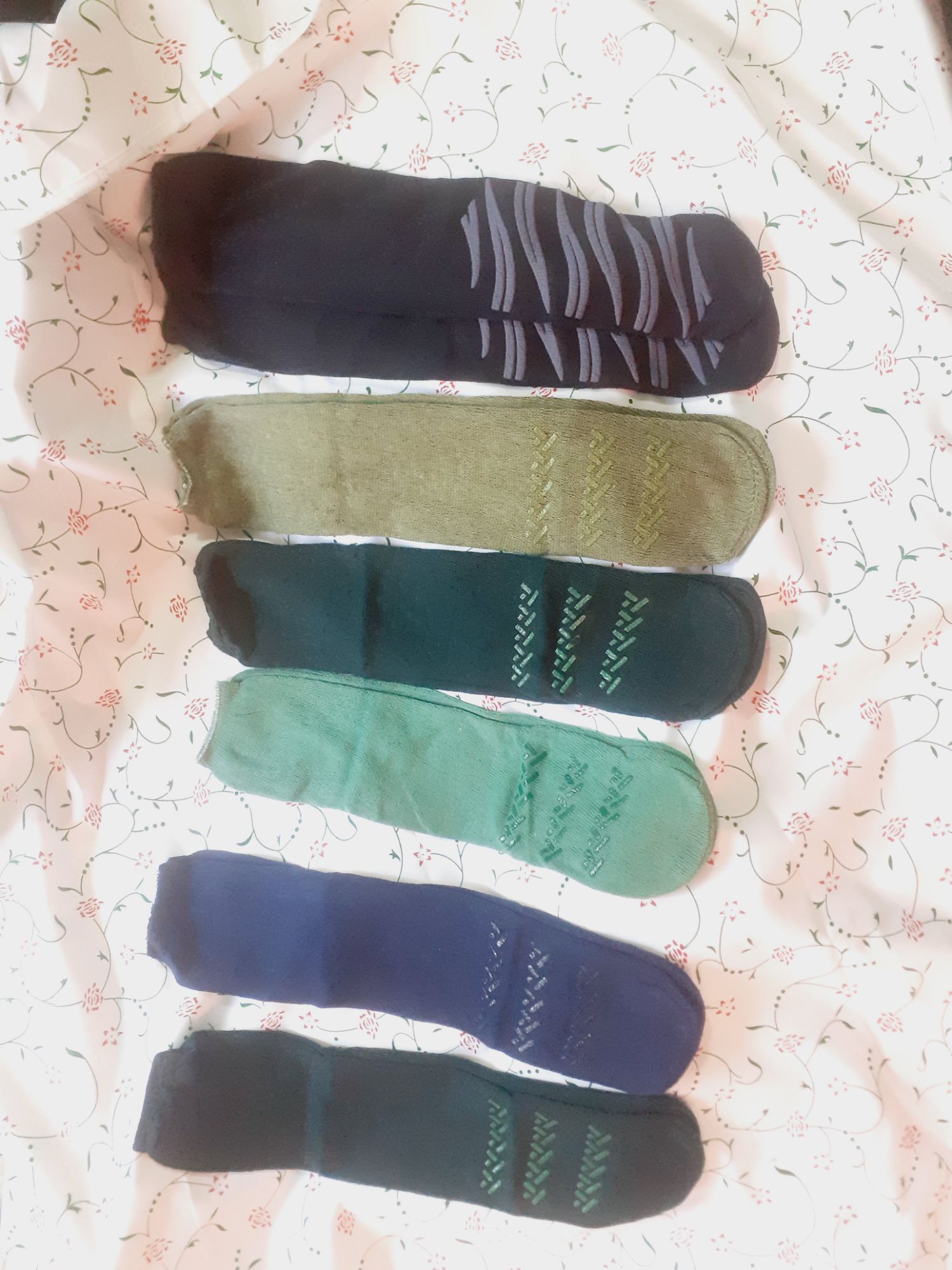 Picture of 6 Pair Anti Slip Grip Non Skid Crew Cotton Socks (6 Pair)