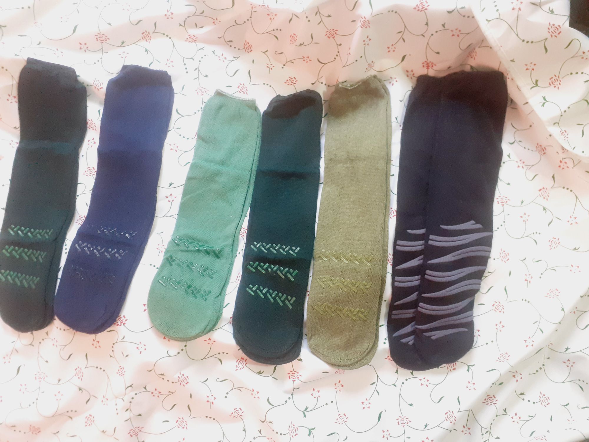 Picture of 12 Pair or 1 Dozen Anti Slip Grip Non Skid Crew Cotton Socks ( 12 Pair)