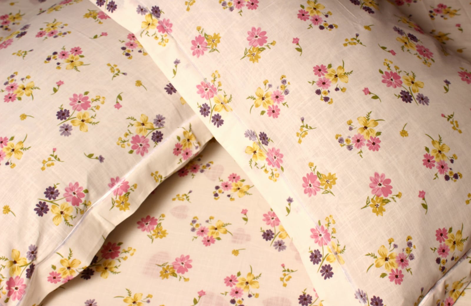 Picture of 100% Premium Cotton Bedsheet Set (Includes 1 Bedsheet and  4 Pcs Pillow Covers)