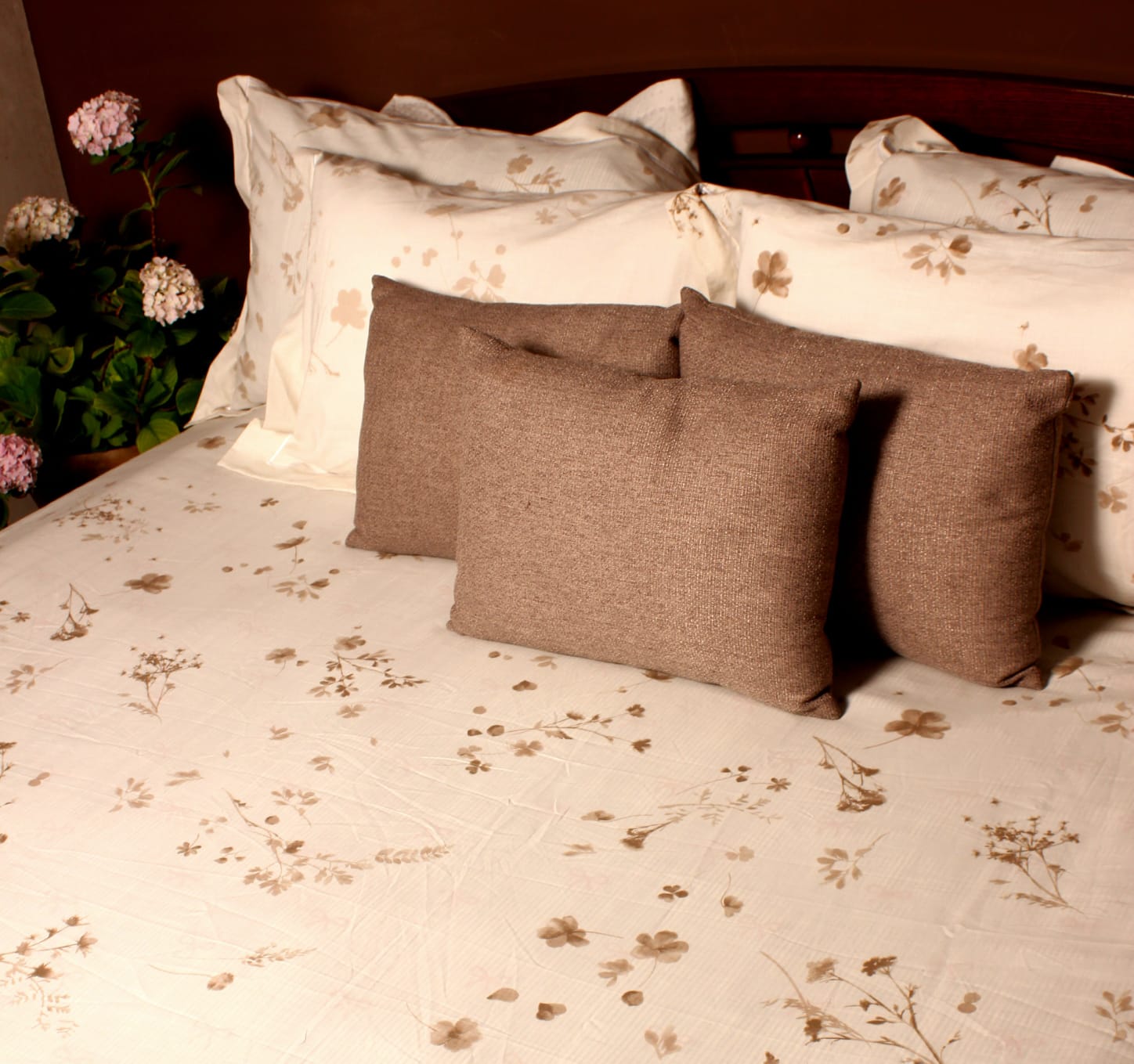 Picture of 100% Premium Cotton Bedsheet Set (Includes 1 Bedsheet and  4 Pcs Pillow Covers)