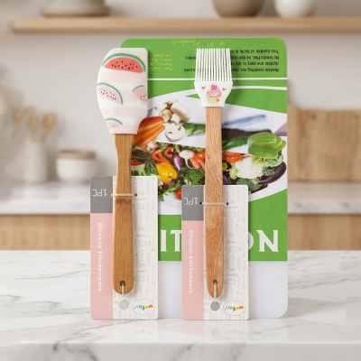 Picture of Silicone Non Sticky Spatula And Oil Brush Set wooden