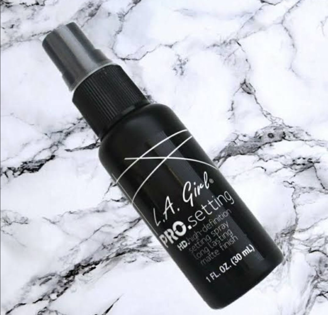 Picture of L.A Girl Pro Makeup Setting Spray 24hr long lasting- 60ml