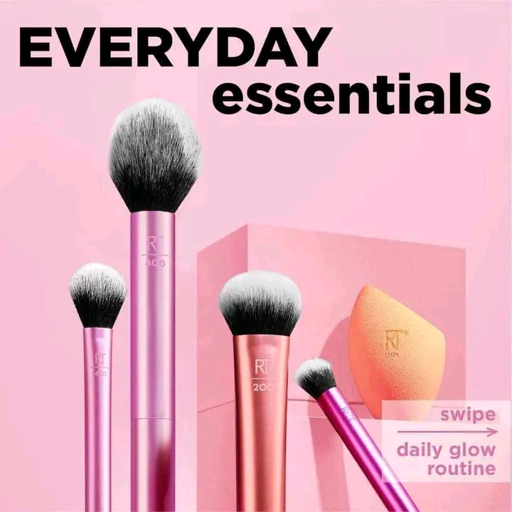 Picture of Real Techniques Everyday Essential Makeup Brush Set - Makeup Brush Set - Makeup Brush & Makeup Sponge Set - Multicolor