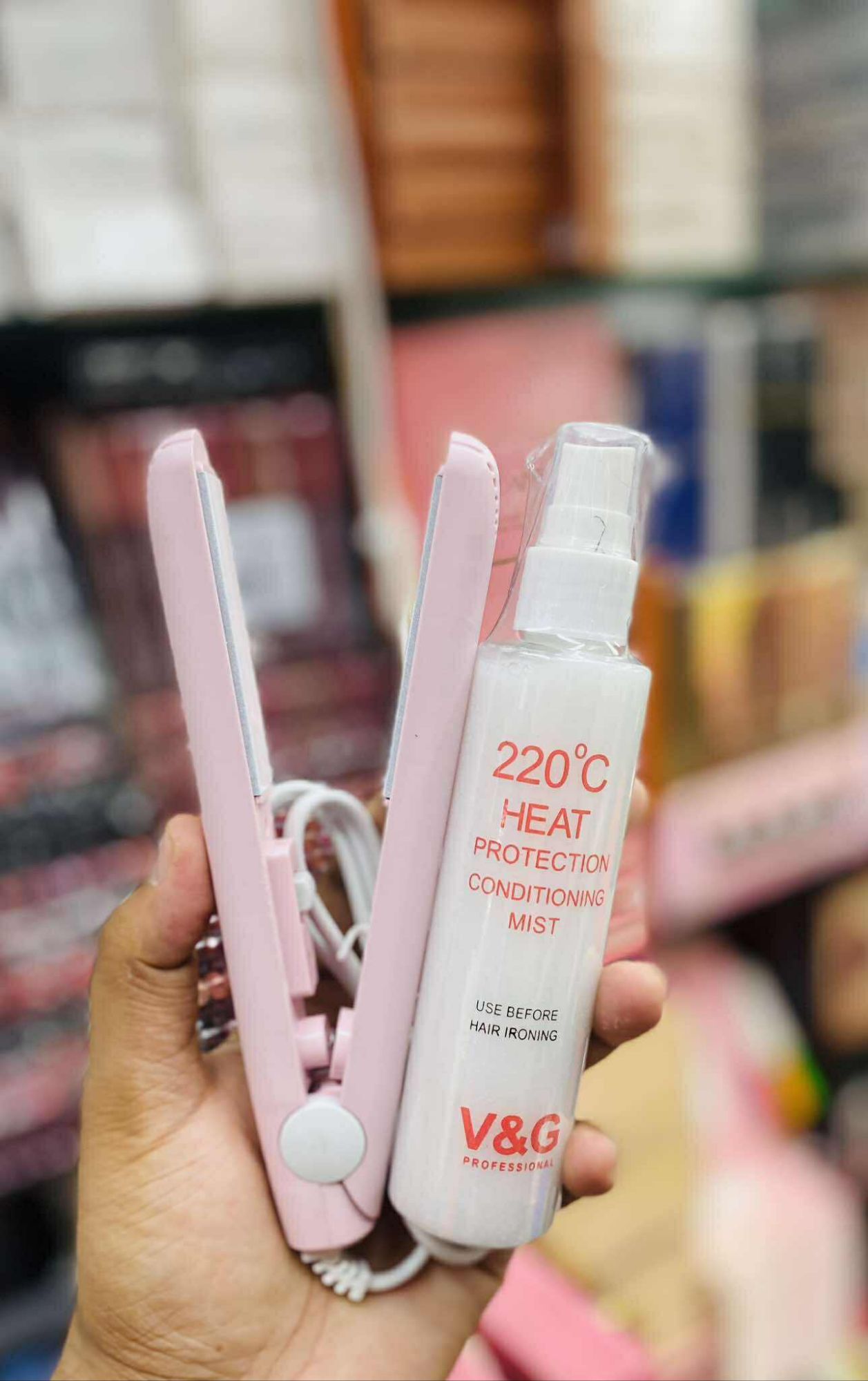 Picture of V&G 220°C Heat Protection Conditioning Mist
100MI & Mini Hair Straightener Combo Set for Hair Straightening
