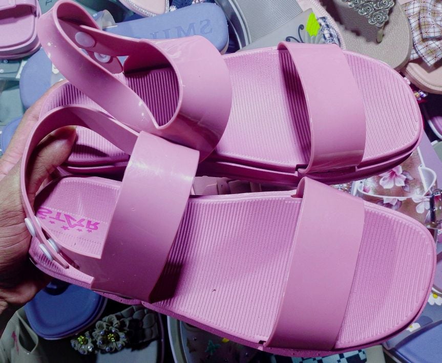 Picture of Womens Flat Regular Shoes New Fashionable Ladies Flat Slipper Sandals New Premium Sandal for Girls