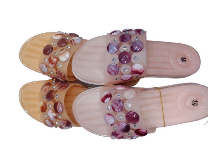 Picture of stylish flat comforting Rubber sandal for women | China flat shoes new premier sandal for Woman | flat regular
fashionable slipper sandal ladies\women- pink & orange