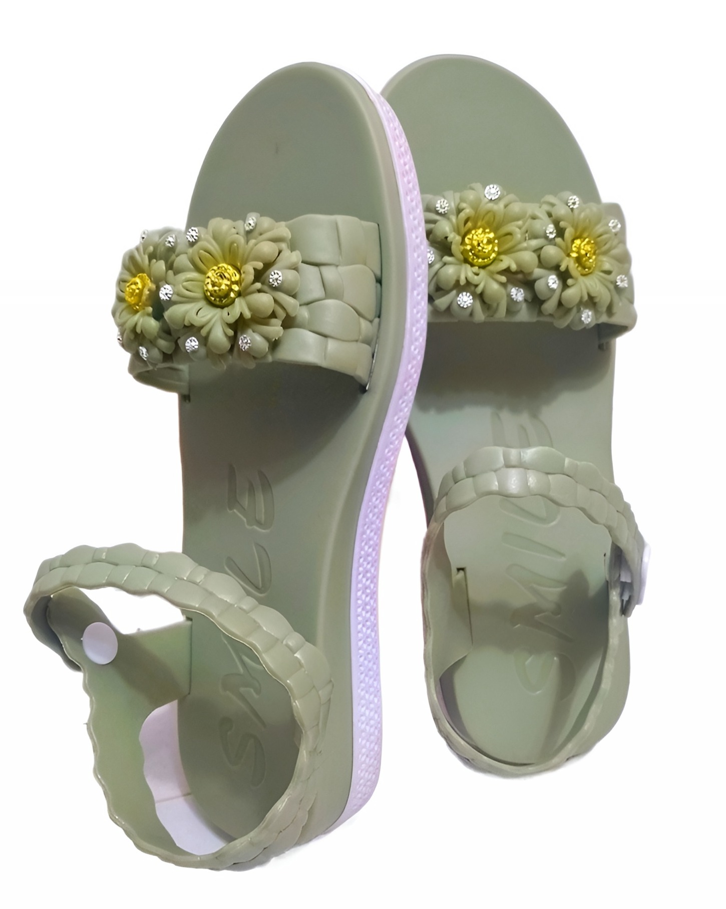 Picture of Womens Viral Flat Regular China Shoes 2024 New Fashionable Ladies Flat Slipper Sandals New Premium Rubber Sandal for Girls | Trending Slippers For woman
