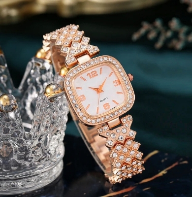 Picture of New Trending Golden Stone Watch for Woman Elegant Luxury Full diamond Watch For ladies \ Girl
