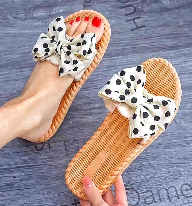 Picture of New Trending popular slippers for women, fashionable outdoor beach non slip slippers House slippers for Girl's