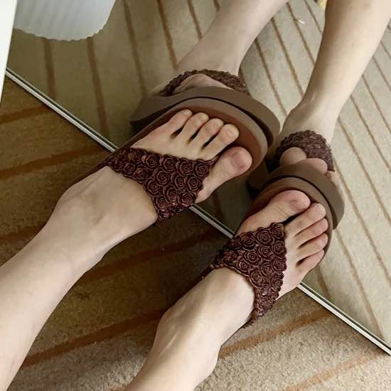 Picture of Slippers For Women Wearing Sloping Heels, Fashionable And Casual Summer Beach Shoes, Waterproof And Anti Slip Herringbone Indoor Slippers hill Shoes For Girl Sandal For Girl -(Color) Pink, Gold,Brawon Size Eu 36-40