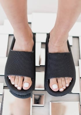 Picture of Premium Cloud Slides for Men & Women – Ultra-Light EVA Comfort Slippers | Non-Slip, Orthopedic & Waterproof | Soft Pillow Sole for All-Day Comfort