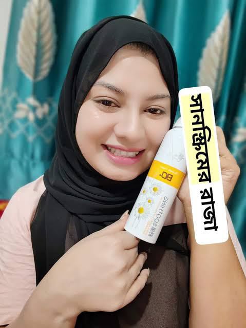 Picture of CHAMOMILE Whitening Spray Sunscreen with SPF 50+  (SOOTHING )