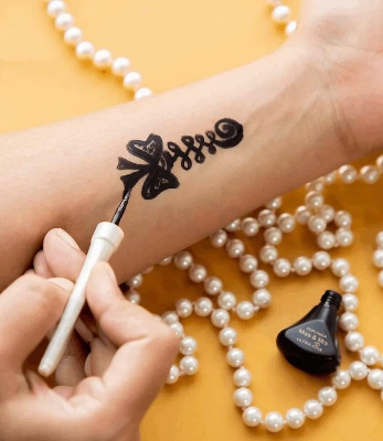 Picture of Miss & Mrs. Ultra Fine Waterproof Black Dipliner