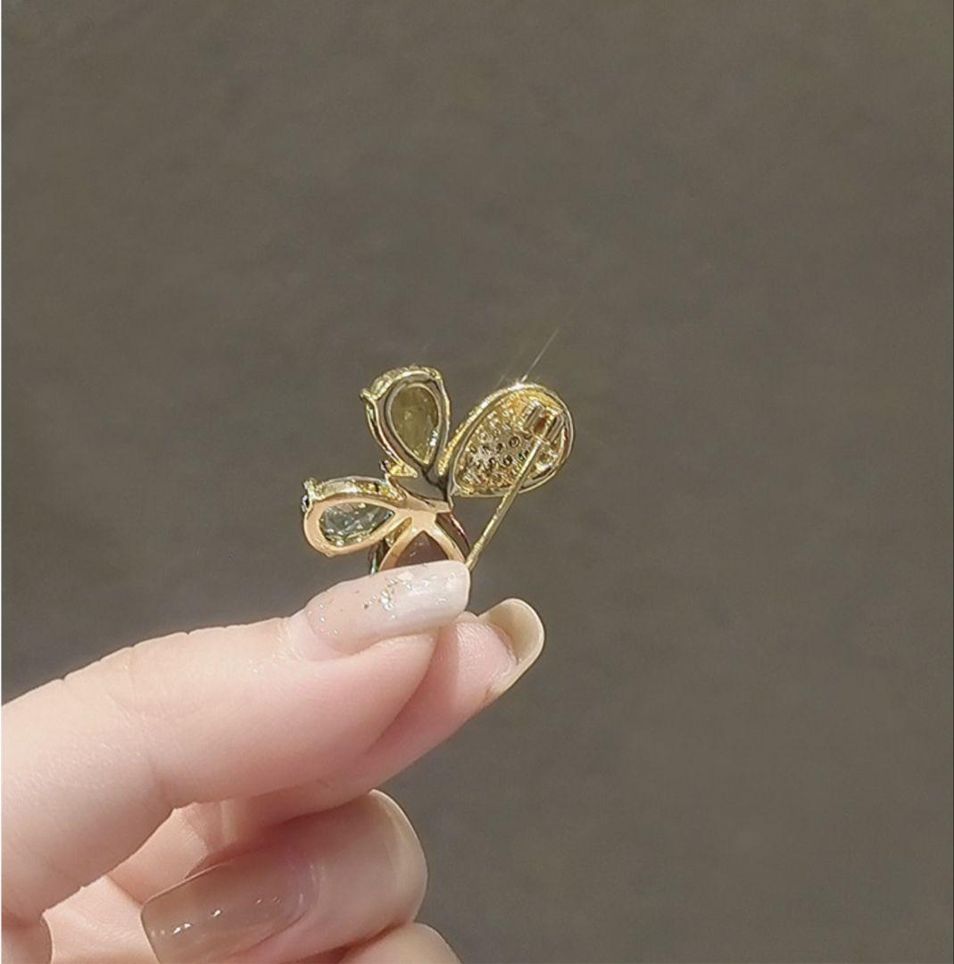 Picture of Four Color Design brooch for women crystal Rhinestone safety pin for girls and women (Green)