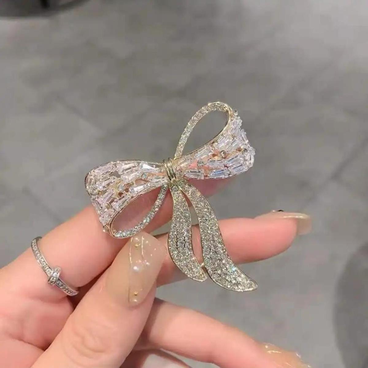 Picture of Bow Zircon Luxury Bow Brooch Hijab Safety Pin For Girls Women (Gold)