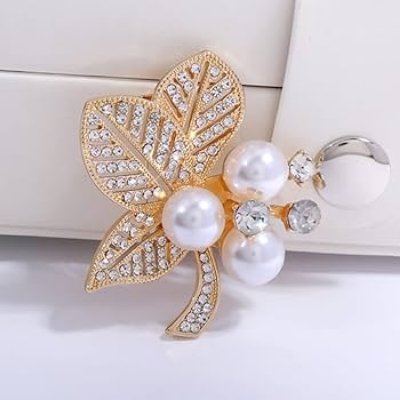 Picture of Pearl Anti-light Suit Fashion Atmospheric Brooch Pin Flower Sen Personality (Gold)