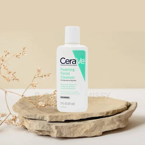 Picture of CeraVe Foaming Facial Cleanser For Normal To Oily Skin 87ml