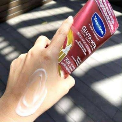 Picture of Healthy Bright Gluta Hya Serum Burst Lotion Pro-Age Restore