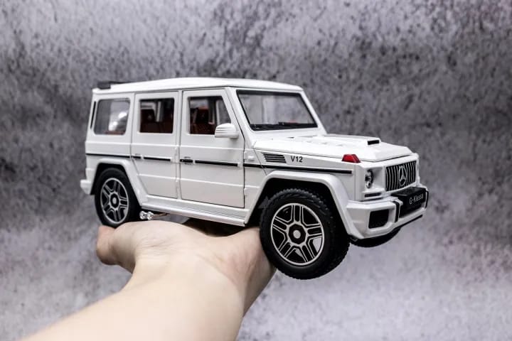 Picture of 1:24 diecast alloy car mercedes pink benz die cast model g-class alloy toy car - Multicolor