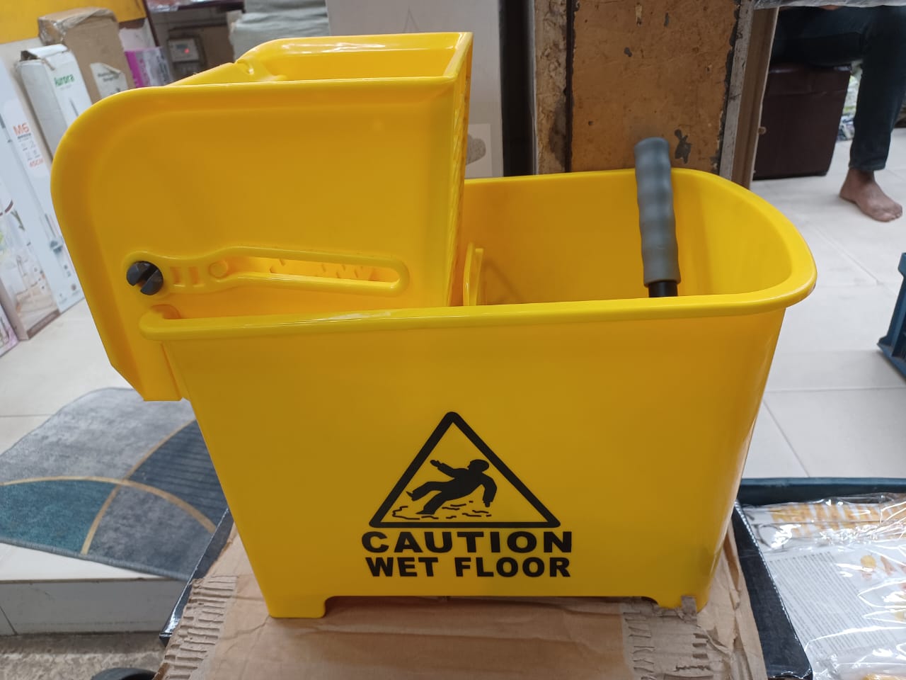 Picture of Mop Wringer Squeegee Bucket 20 Litar - Yellow