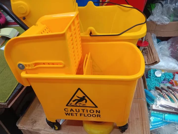 Picture of Mop Wringer Squeegee Bucket 20 Litar - Yellow