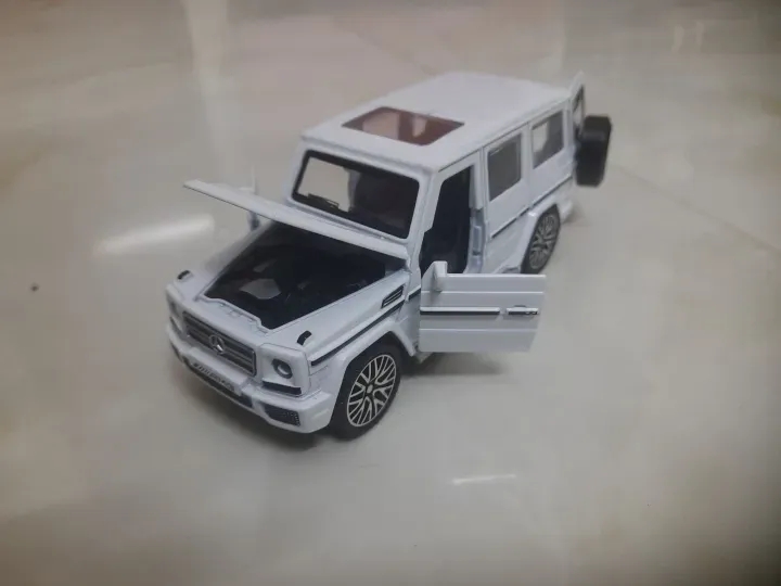 Picture of White 1:24 diecast alloy car mercedes benz die cast model g-class alloy toy car - Multicolor