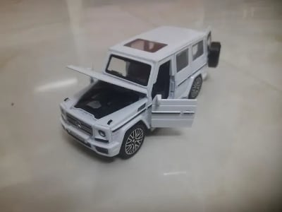 Picture of White 1:24 diecast alloy car mercedes benz die cast model g-class alloy toy car - Multicolor