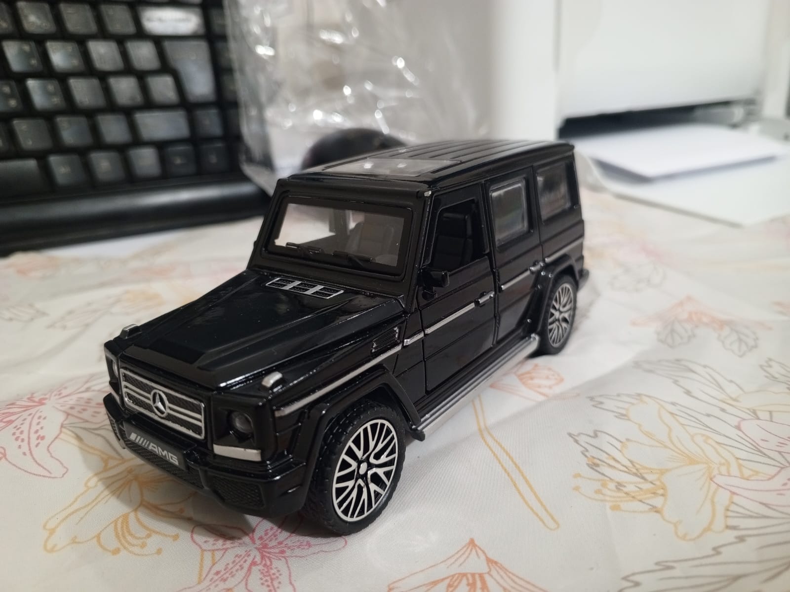 Picture of Black 1:24 diecast alloy car mercedes benz die cast model g-class alloy toy car - Black