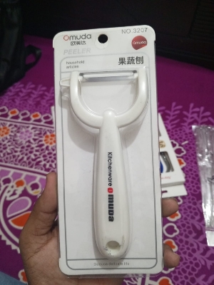 Picture of Omuda Kitchenware Vegetable & Fruit Peeler – NO.3207 - White