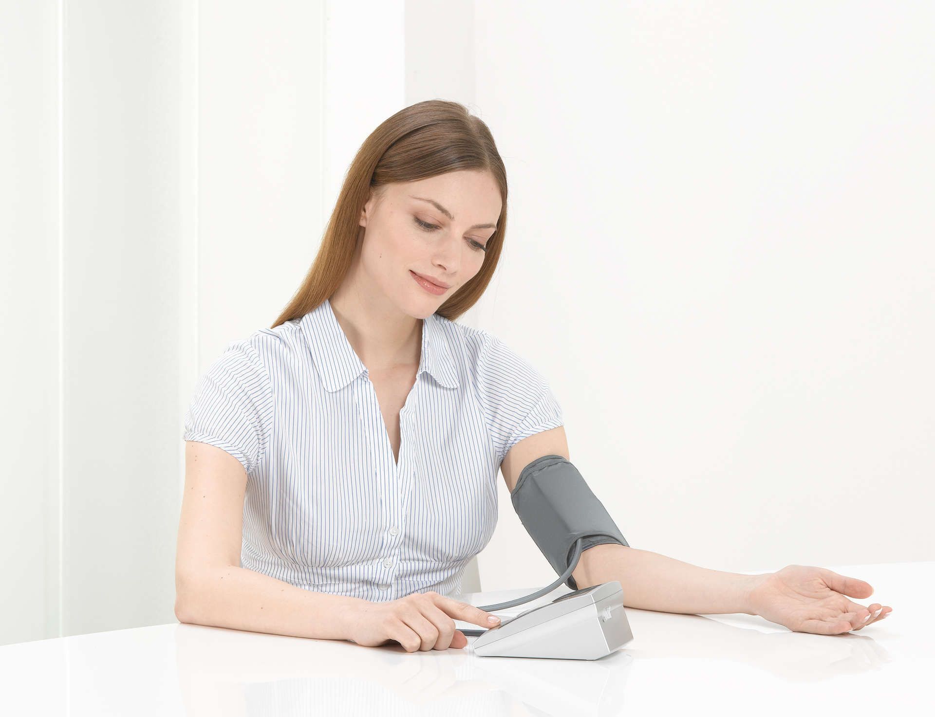 Picture of German Beurer BM 35 upper arm blood pressure monitor  With patented resting indicator (,M (8.7 - 12.5 inch))