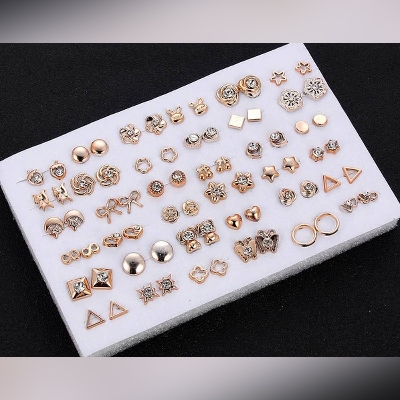 Picture of 36Pairs Earrings Mixed Styles Rhinestone Sun Flower Geometric Animal Plastic Stud Earrings Set For Women Girls Jewelry(Gold)
