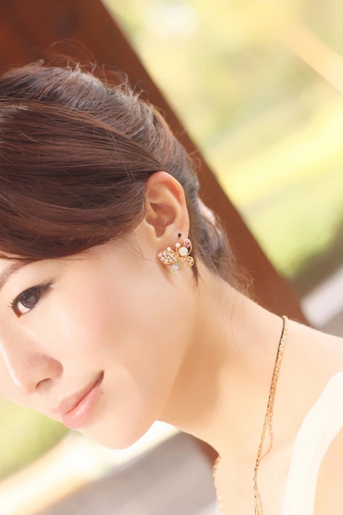 Picture of Korean version rhinestone butterfly wing earrings lady alloy butterfly stud earrings(Same as picture)