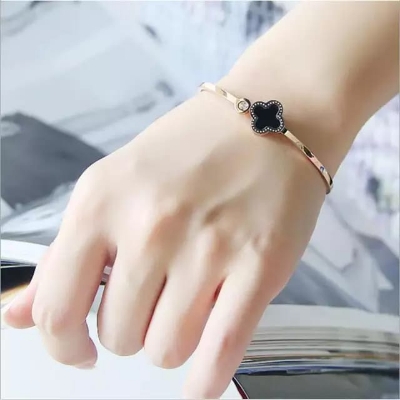 Picture of Adjustable open four leaf clover bracelet Cuff Bracelet(Gold)