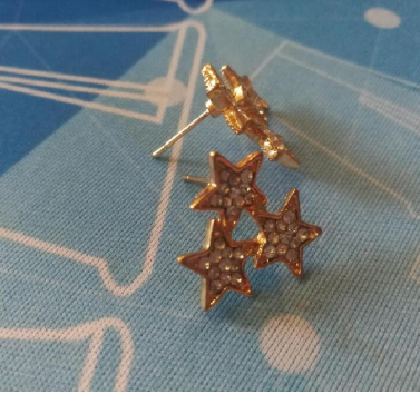 Picture of Korean Cubic Zirconia Stud Earrings Fashion Jewelry Crystal Star Earrings for Women Girls(Gold)