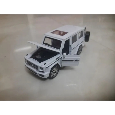 Picture of White 1:24 diecast alloy car mercedes benz die cast model g-class alloy toy car - Multicolor