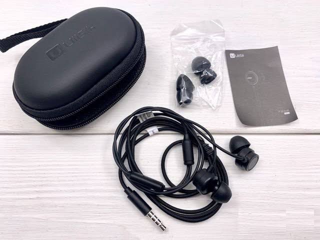 Picture of UiiSii HM13 In-Ear Earphone Wired Noise Cancelling Dynamic Heavy Bass Music Metal In-ear with Mic Earphone (Black)