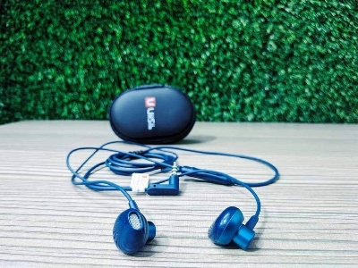 Picture of Uiisii Hm 12 Super Bass Stereo In Ear-Phone With Pouch - High-Quality Audio Immersion With Uiisii Hm 12 In Ear-Phone - Including A Protective Pouch (Navy Blue)